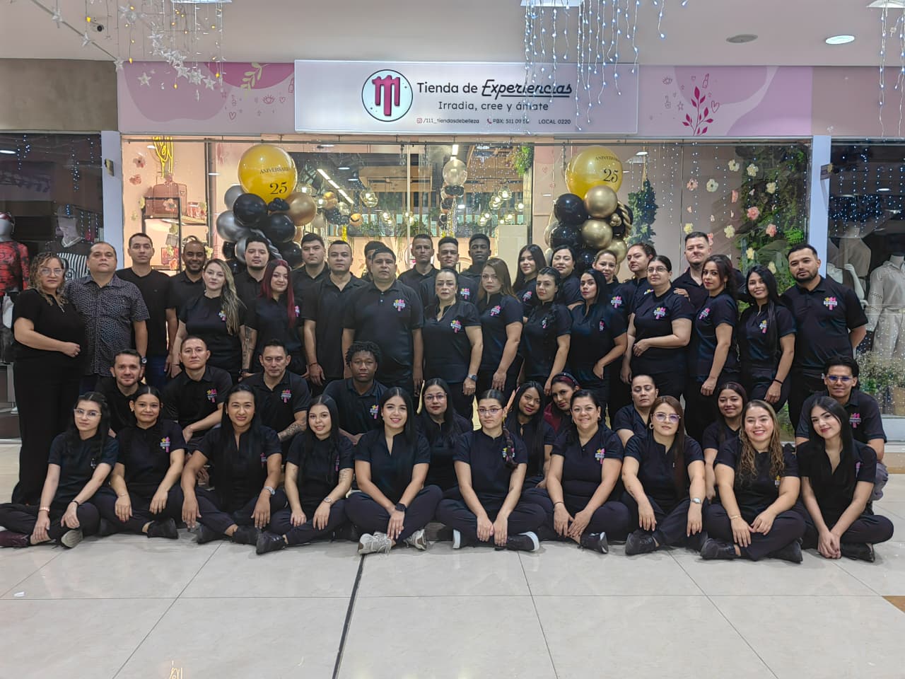 Familia y equipo de Tiendas de Belleza 111